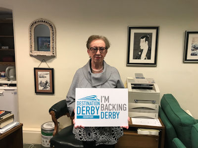 Margaret Becket MP holding an 'I'm backing Derby' sign